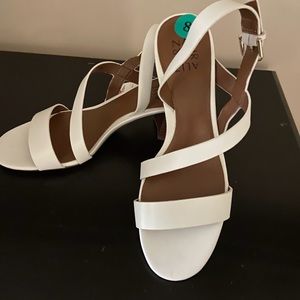 NWT Naturalizer white sandals 8 block heel